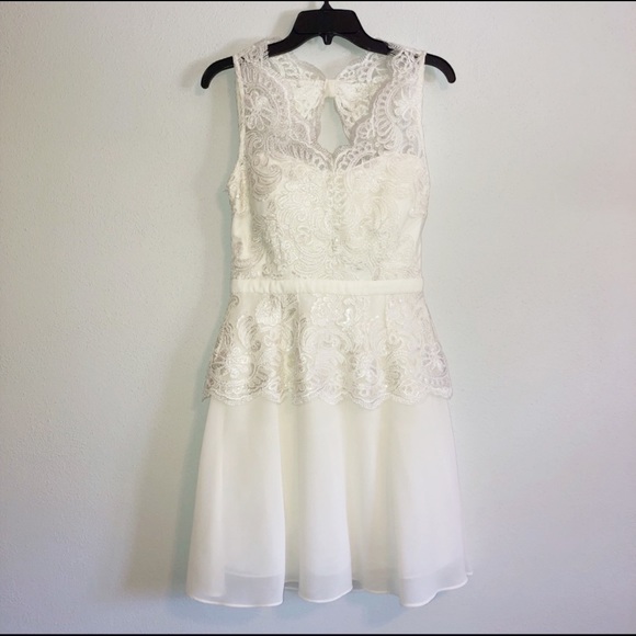 Minuet Petite Dresses & Skirts - Minuet ivory lace chiffon formal dress Medium New